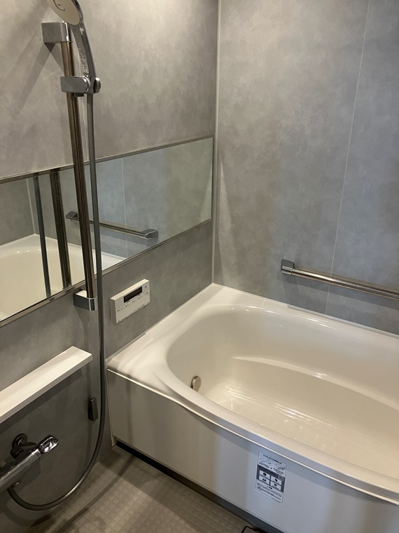 バス・シャワールーム　コンパクトで使いやすいお風呂です