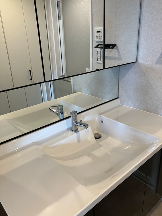 洗面設備　スペースが確保できる洗面所です