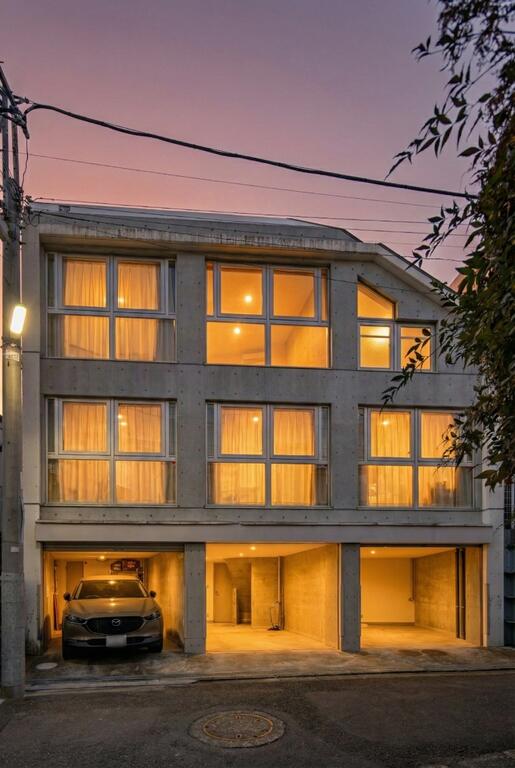 建物外観　2026/2撮影！外観写真。都会の景色に映える佇まい。