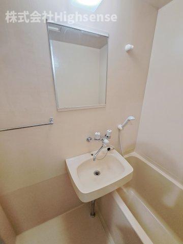 洗面設備　ゆったりとスペースのある洗面所