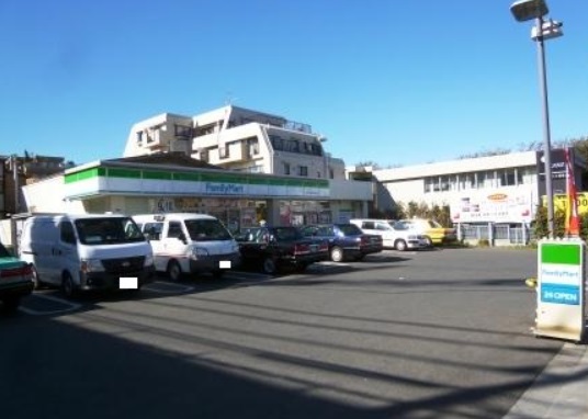 コンビニ　ファミリーマート 世田谷教育会館前店（コンビニ）まで287m