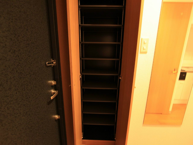 玄関　玄関　シューズボックス付（収納充実してます）