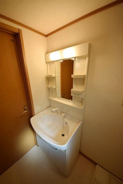 洗面設備　★朝の支度もはかどる独立洗面台です★