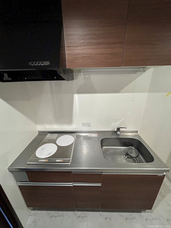 キッチン　※別号室の参考写真です（実際のお部屋とは異なります）