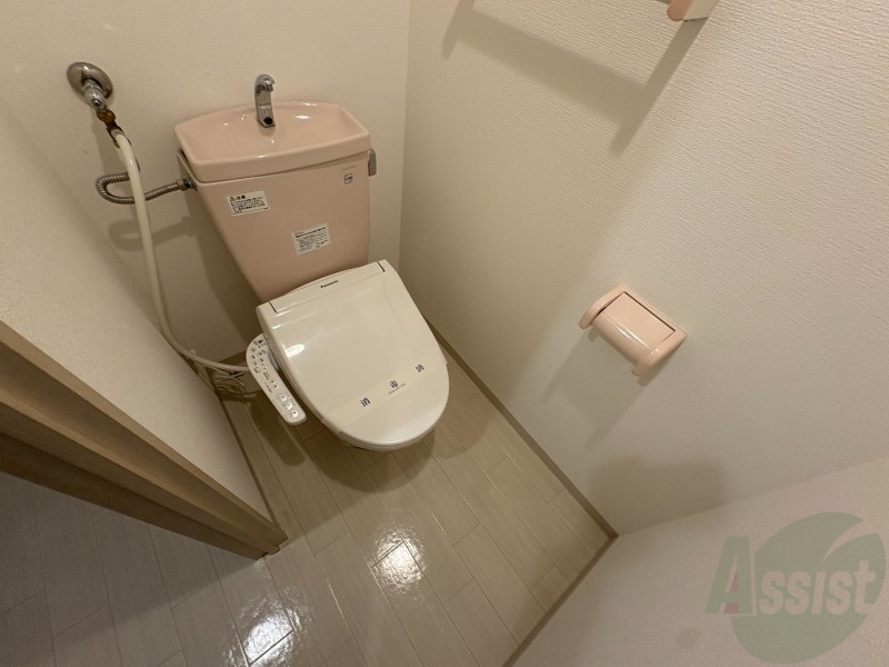 トイレ　こちらはトイレです。清潔感があり、安心して使用できます。