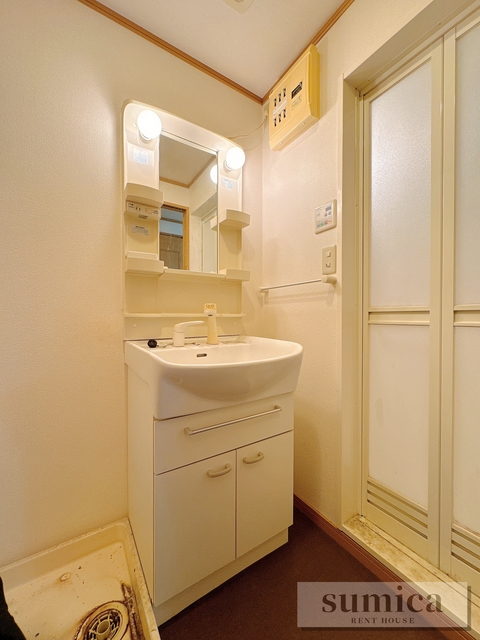 洗面設備　リフォーム前のお写真です♪♪