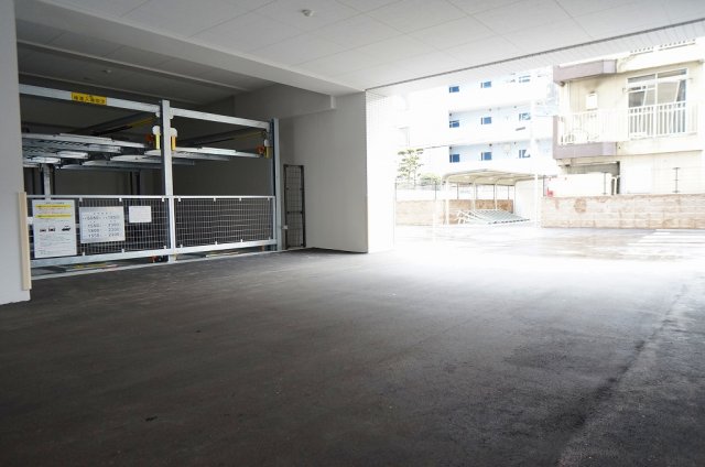 駐車場　駐車場があるので、車を買う予定の方も安心です