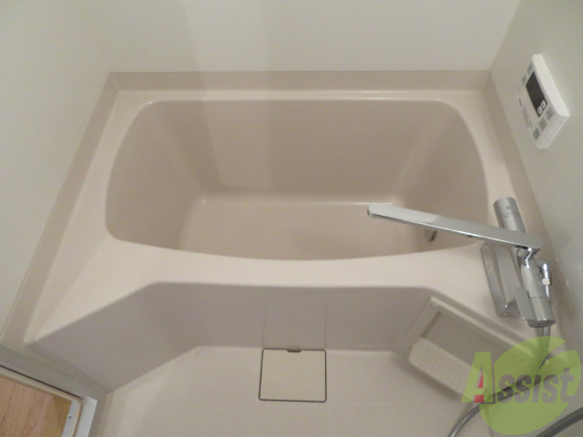 バス・シャワールーム　バスルームもゆったりとしていて疲れが癒せそうです。