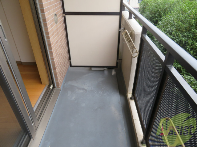 バルコニー　洗濯干しもしやすそうですよね。ラクラクです。