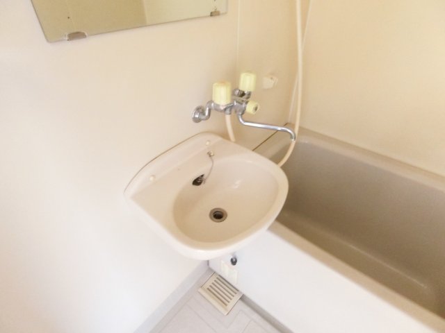 洗面設備　同マンション別部屋写真
