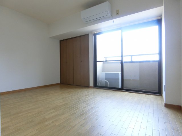 居室・リビング　同マンション別部屋写真