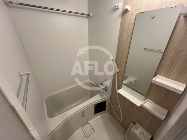 バス・シャワールーム　セレニテ九条リアン　浴室