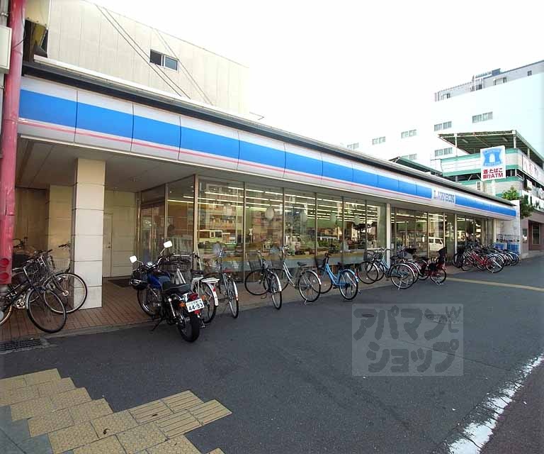 コンビニ　ローソン三条堀川店（コンビニ）まで215m