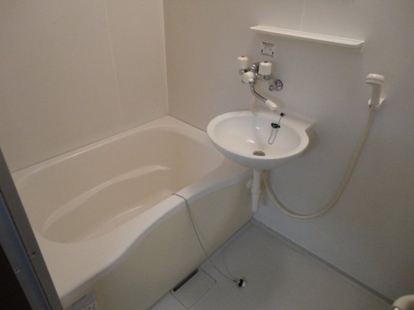 バス・シャワールーム　バス・トイレは別で設計されております。