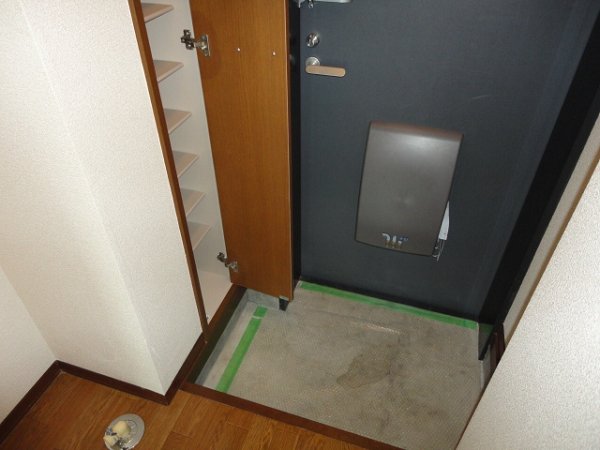 玄関　下駄箱の高さは調整可能です♪