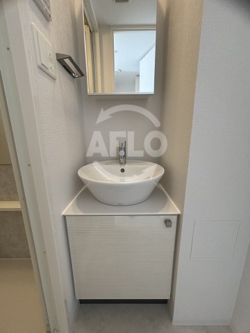 洗面設備　エスリード弁天町ルシェンテ　独立洗面台