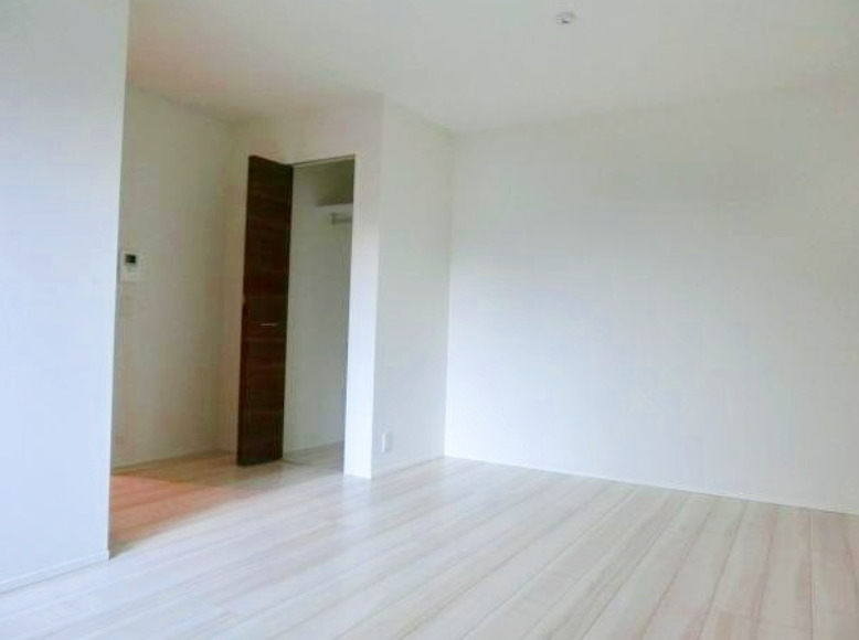 居室・リビング　別部屋の画像を使用しております。