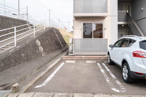建物外観　駐車場