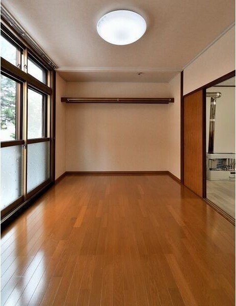 その他部屋・スペース　明るい洋室で気持ちまで明るくなりますね！