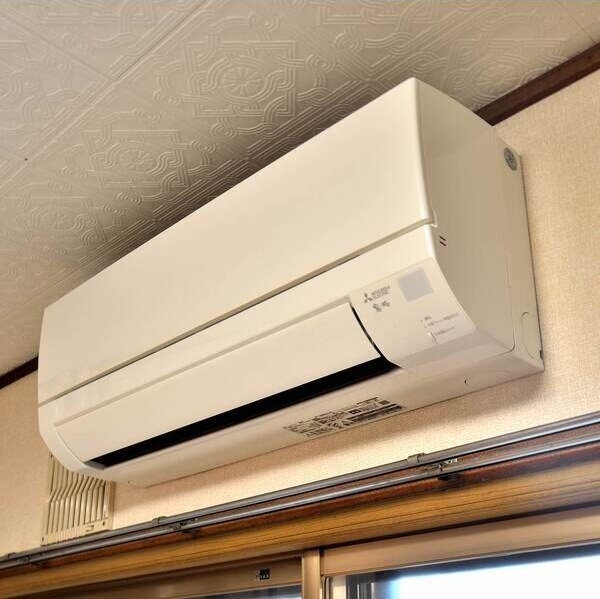 その他設備　夏もカラッと快適♪エアコン付きです！