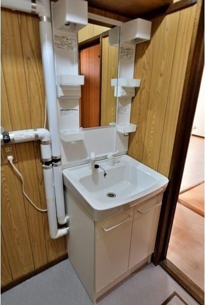 洗面設備　朝の身支度に便利な洗面台です♪