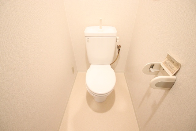 トイレ　※別室の参考写真の為、現況優先です。