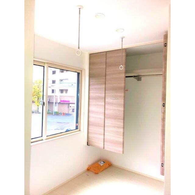 居室・リビング　クローゼットの下部にベッドを設置可能です