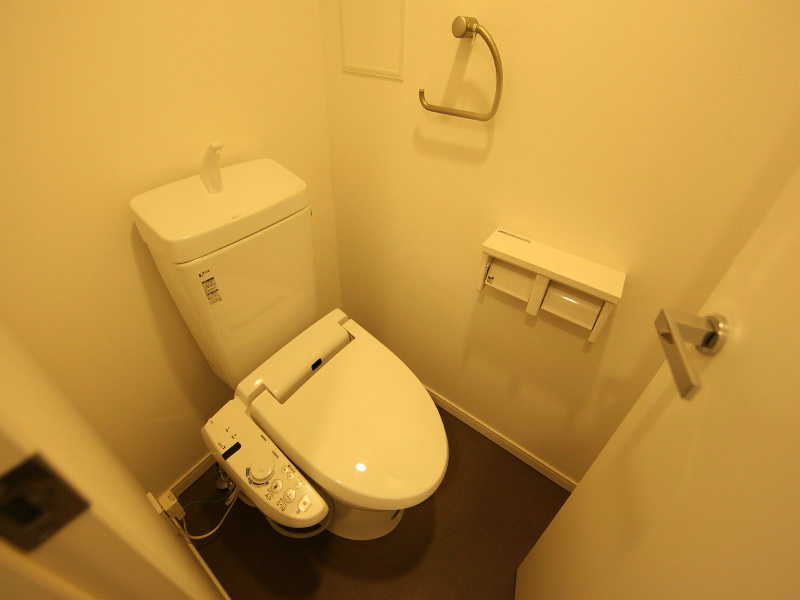 トイレ　温水洗浄便座付トイレ