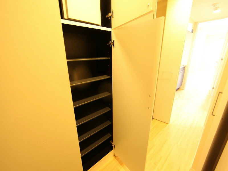 玄関　玄関　シューズボックス付