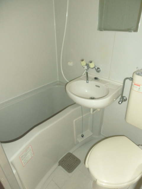 バス・シャワールーム　清潔感のあるバスルーム。 （※参考写真）