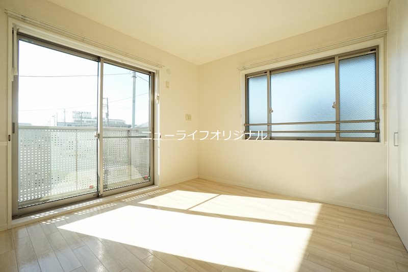 その他部屋・スペース　洋室は窓が2面あるので通風・日当たり良好です。