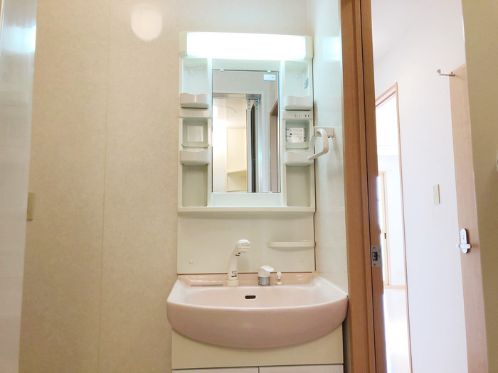 洗面設備　明るい洗面所です★