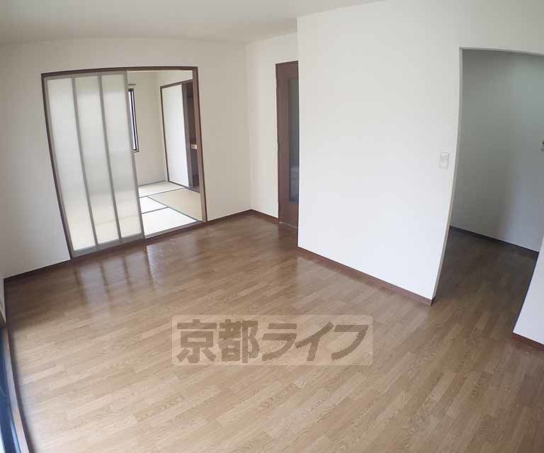 居室・リビング　広々としたお部屋です。