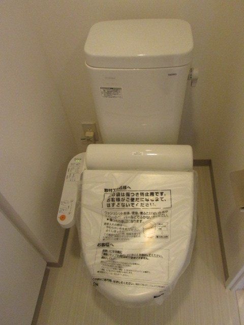 トイレ　★温水洗浄機能付き★
