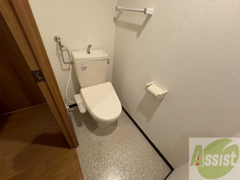 トイレ　こちらはトイレです。清潔感があり、安心して使用できます。