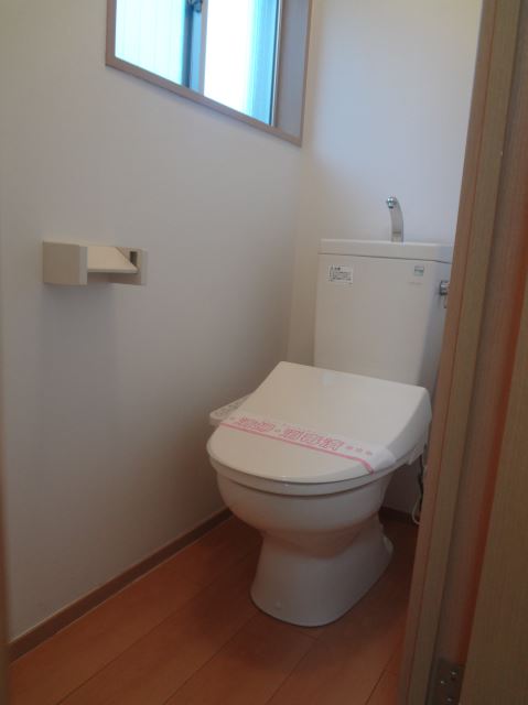 トイレ　トイレに窓があります。