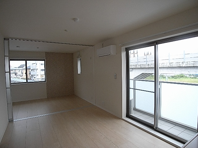 居室・リビング　同形タイプのお部屋の写真になります。