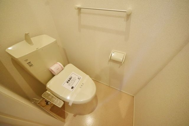 トイレ　★温水洗浄暖房便座付きのトイレです★