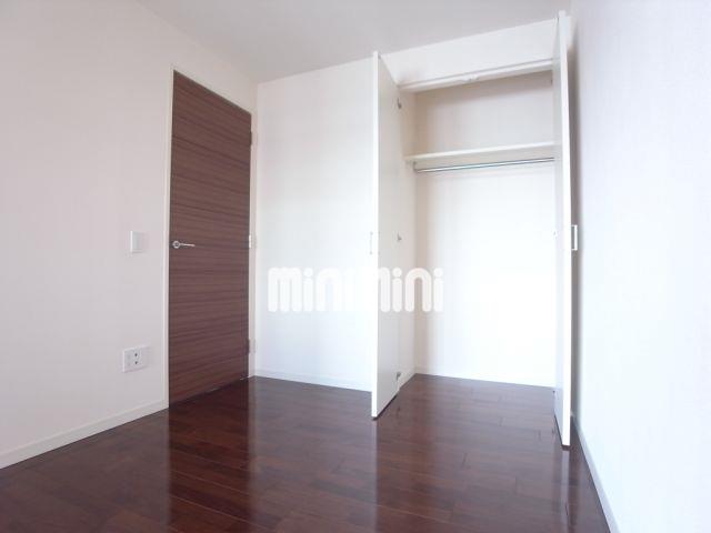 収納　北側の子供部屋にし易いお部屋です
