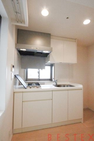 キッチン　※同建物内・別タイプの参考写真です。