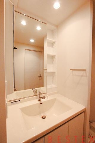 洗面設備　※同建物内・別タイプの参考写真です。