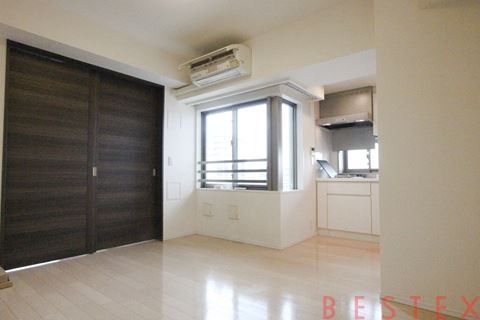 居室・リビング　※同建物内・別タイプの参考写真です。