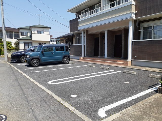 駐車場　駐車場があるので、車を買う予定の方も安心です