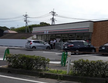 コンビニ　セブンイレブン鳥取布勢店（コンビニ）まで715m