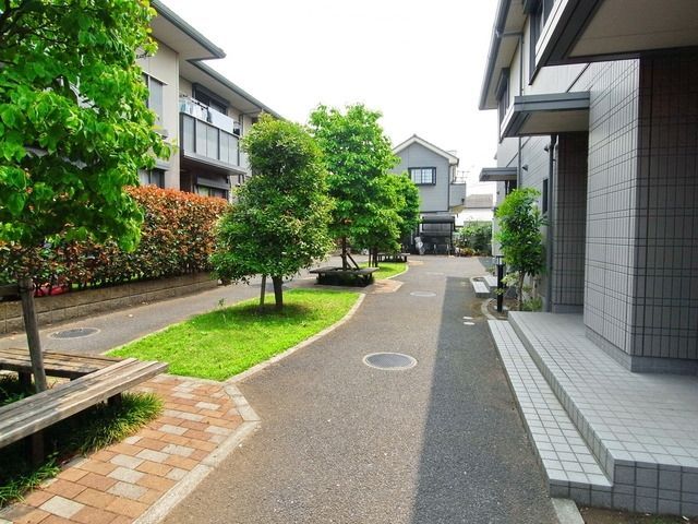 エントランス　♪素敵な中庭付き♪
