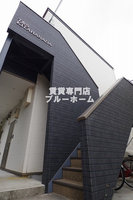 建物外観　木造3階建ての綺麗な物件！