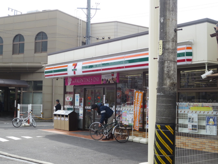 コンビニ　セブンイレブン（コンビニ）まで80m