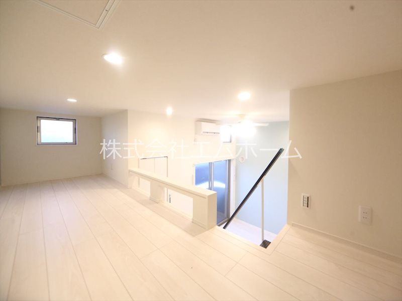 その他部屋・スペース　階段式上段ロフト5.8帖(収納としても部屋としても使えます)