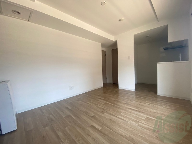 その他部屋・スペース　木目のフローリングは落ち着きのある印象のお部屋になりますね。