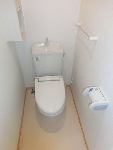 トイレ　清潔感のあるトイレルーム